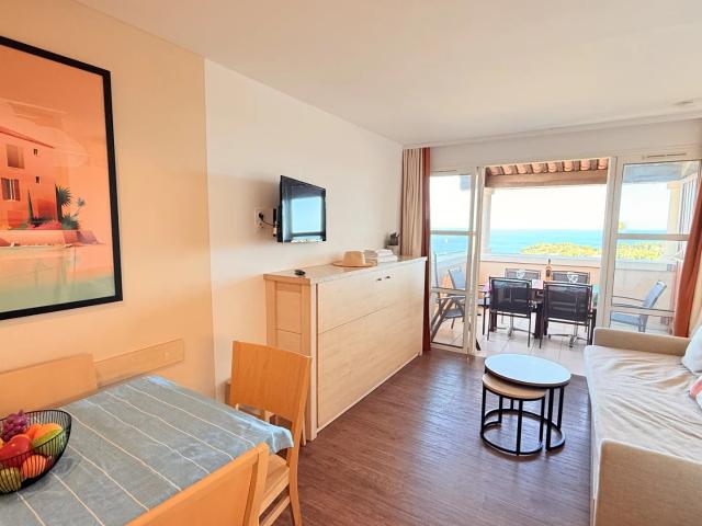 AGAY CAP ESTEREL SUPERBE T3 DUPLEX VUE MER PANORAMIQUE. PARKING PRIVE