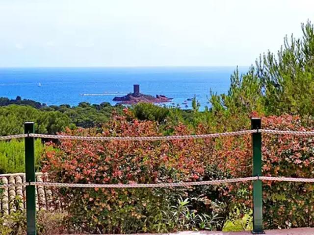 Agay 83530 Achat / Vente appartement 2 pièces t2 piscine