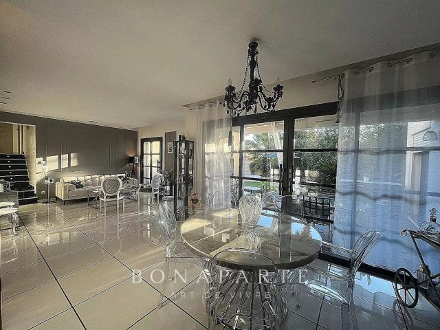 Agde – Villa contemporaine 230 m² – 4 chambres dont 2 suites. 230m² Agde Cap d'Agde