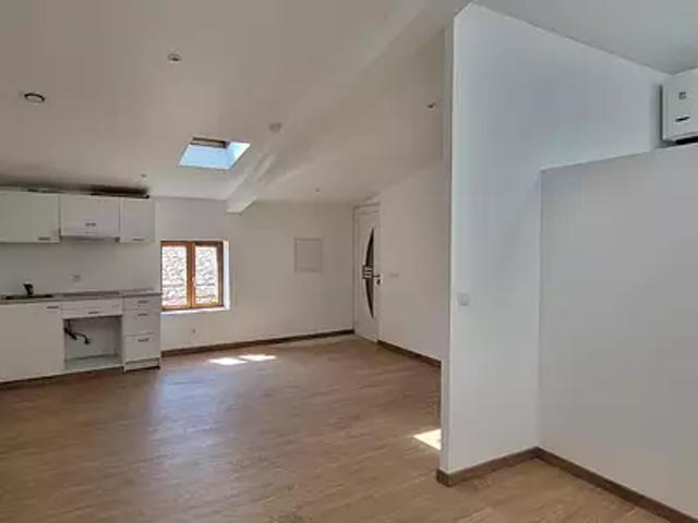 Agde 34300 Location appartement 1 pièce t1 au dernier étage