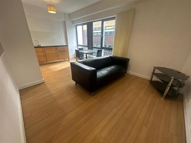 Agecroft House, Northern Quarter Studio to rent £1,050 pcm £242 pw