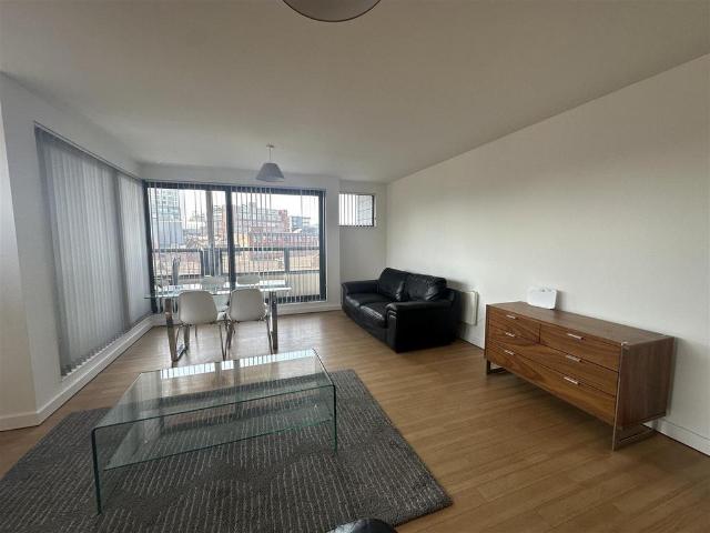 Agecroft House Northern Quarter 2 bed apartment to rent £1,395 pcm £322 pw