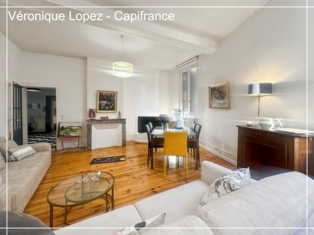 Agen coeur de ville, quartier Cathédrale, au calme dans une impasse, grand appartement de 161,70 m² Loi Carrez avec 7 pièces principales