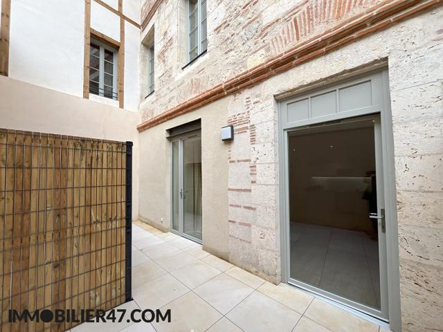 AGEN, quartier Mairie,grand T2 avec cour, dans immeuble bourgeois