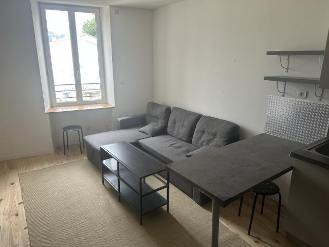 AGENCE BAZILLE Appartement type 2 à Ganges de 29.42 m² meublé