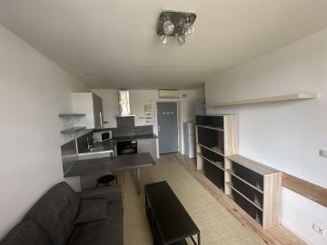 AGENCE BAZILLE Appartement type 2 à Ganges de 29.42 m² meublé