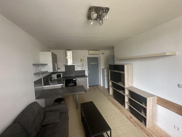 AGENCE BAZILLE Appartement type 2 à Ganges de 29.42 m² meublé