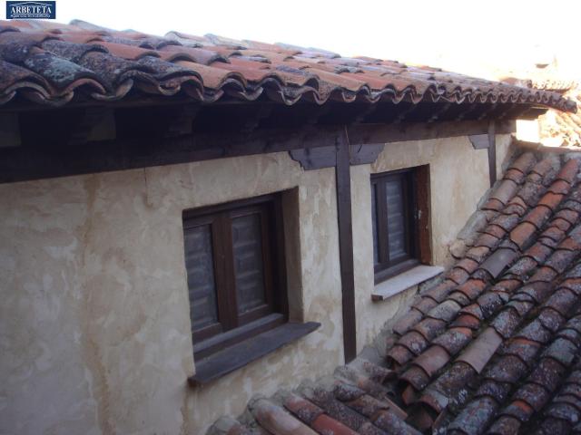 Agencia Inmobiliaria Arbeteta, VENDE casa en Sigüenza