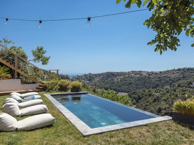 Agent unique. Située dans les collines au dessus de Nice, ce. 238m² Nice