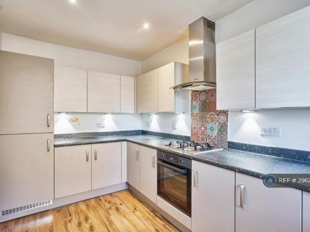 Ager Avenue, Dagenham, RM8 3 bed terraced house to rent £2,400 pcm £554 pw