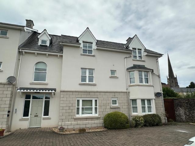 Agincourt Square, Monmouth, NP25 2 bed apartment to rent £925 pcm £213 pw