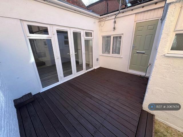 Agra Place, Dorchester, DT1 2 bed bungalow to rent £1,000 pcm £231 pw