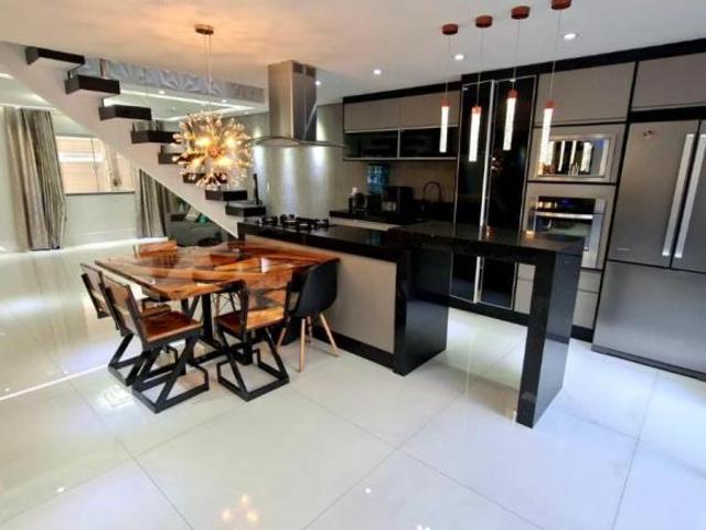 Funcional casa para venda em Jaçanã com 3 quartos, sendo 1 suíte, 140m²