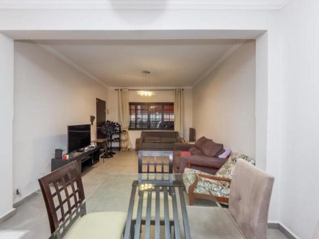 Funcional casa para venda em Parque da Lapa com 4 quartos, sendo 1 suíte, 190m²