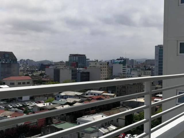Agradable departamento central, sol de tarde, estacionamient