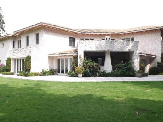 AGRADABLE RESIDENCIA EN OCOYOACAC CON GRAN JARDIN