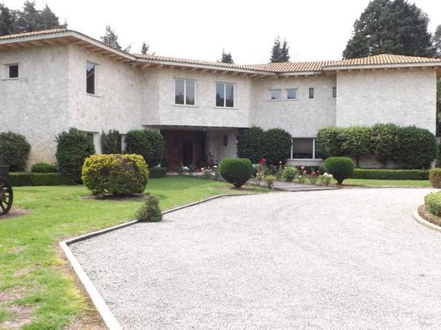 AGRADABLE RESIDENCIA EN OCOYOACAC CON GRAN JARDIN