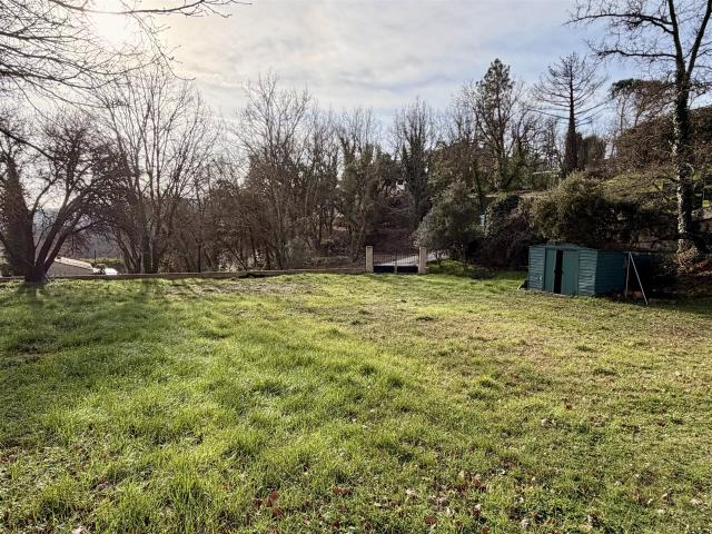 Agréable villa de plain pied avec 4 chambres 113m² Bagnols en Forêt