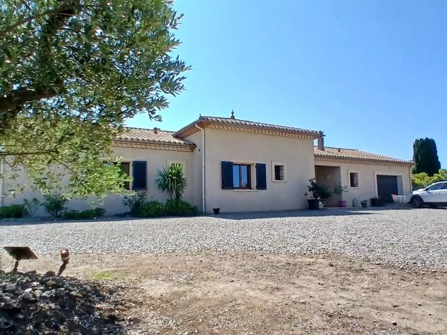 Agreable village avec epicerie, boulangerie, bar tapas, coif. 190m² Badens