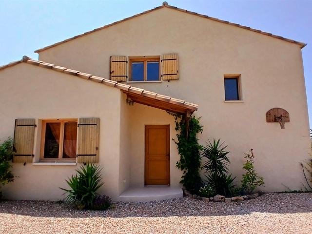 Agreable village pittoresque avec epicerie, poste et cafe/re. 145m² Cruzy