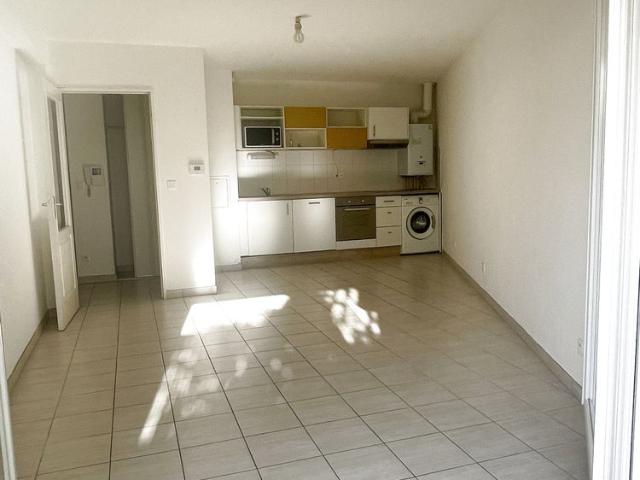 Agréable appartement F2 avec terrasse et parking