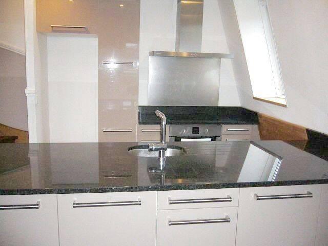 AGREABLE DUPLEX F3 2 chambres AU DERNIER ETAGE 2 PARKINGS E