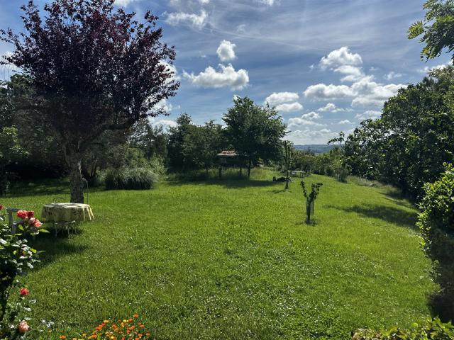 Agreable Ferme Renovée Pleine De Charme 165m² L'Isle en Dodon