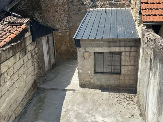 AGREABLE MAISON CENTRE DE CHATELLERAULT AVEC COUR