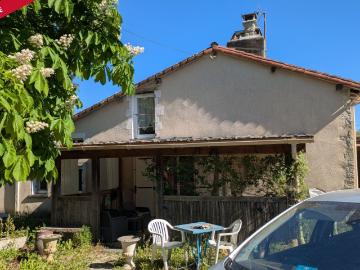 Agréable maison dans hameau Saint Romain