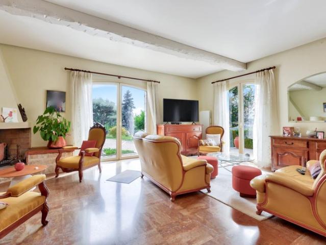 A VENDRE NICE VILLA DE PLAIN PIEDS PISCINE