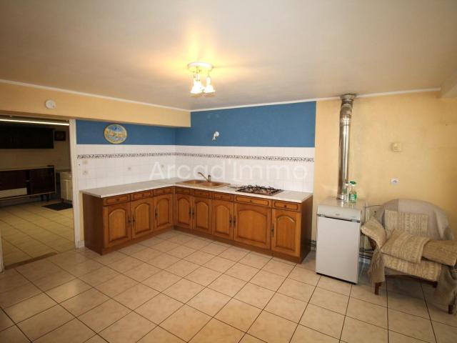 Agréable maison de village, deux chambres, cellier, grenier. 116m² Eymet