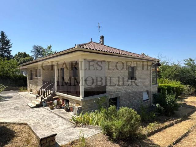 Agréable maison et jardin à 15 minutes de Cahors Située en b. 117m² Douelle