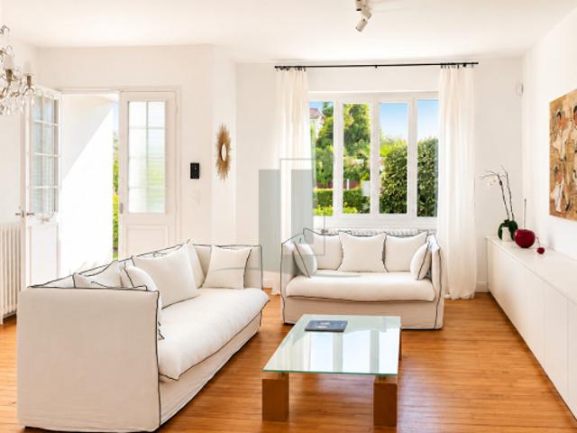 Agréable maison familiale de plain pied avec piscine