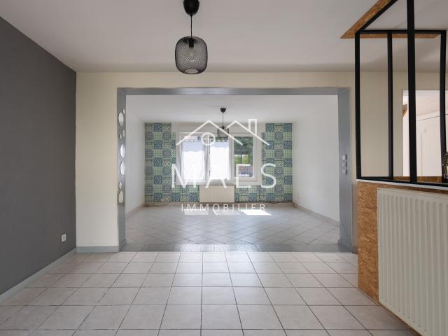 Agréable maison semi plain pied 4 chambres, jardin, garage
