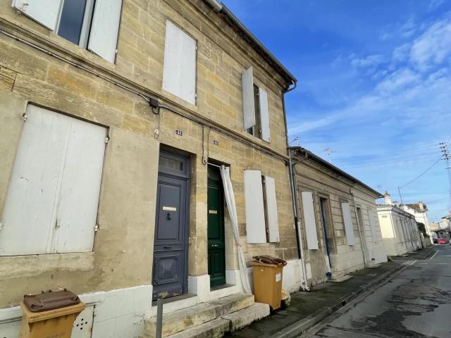 Agréable maison pierre 83 m2 avec cour privative