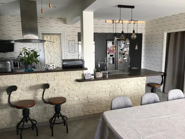 AGREABLE PAVILLON SUR SOUS SOL A SAINTE RADEGONDE