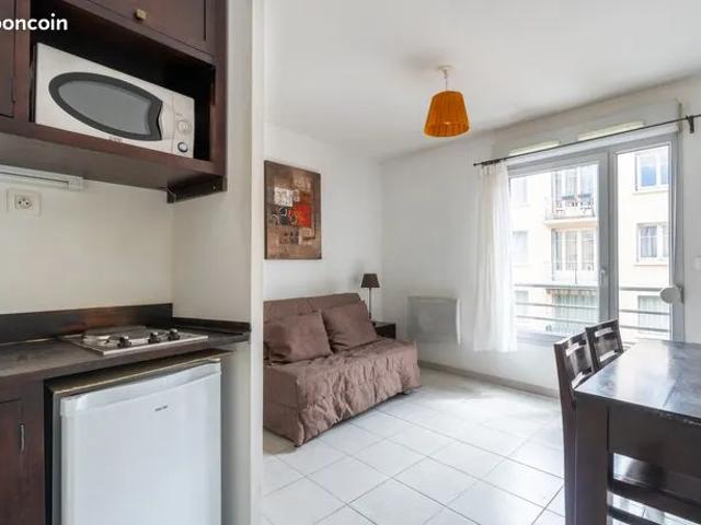 Agréable studio – 800M Quartier Brotteaux – Proche écoles et transports en commun au pied de la résidence