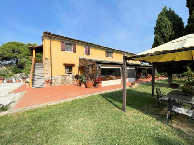 Agriturismo con ampio terreno con vista panoramica in vendit. 500m² Vecchiano