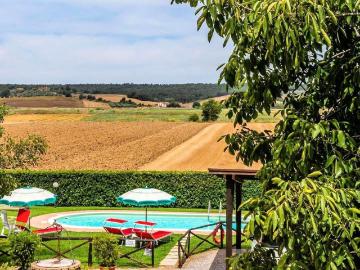 Agriturismo con giardino piscina e terreno in vendita a Manc. 180m² Manciano