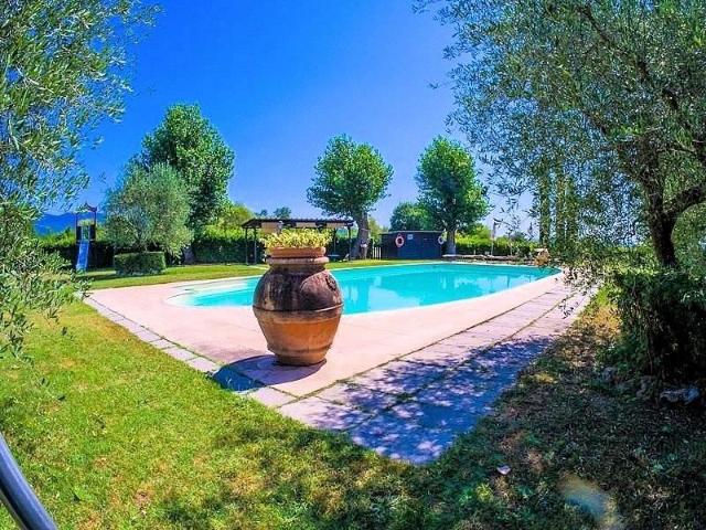 Agriturismo di ampia superficie con vigneto piscina in posiz. 1786m² Loro Ciuffenna