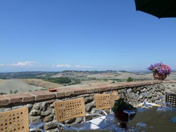 AGRITURISMO in VENDITA a LAJATICO