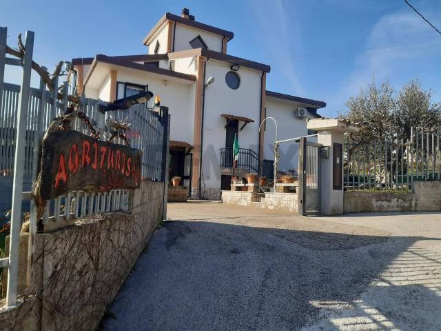 Agriturismo in vendita a Monteleone Di Puglia