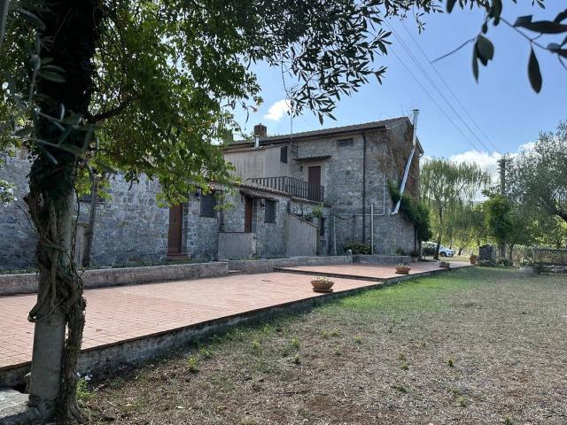 Agriturismo in vendita a Roccagloriosa