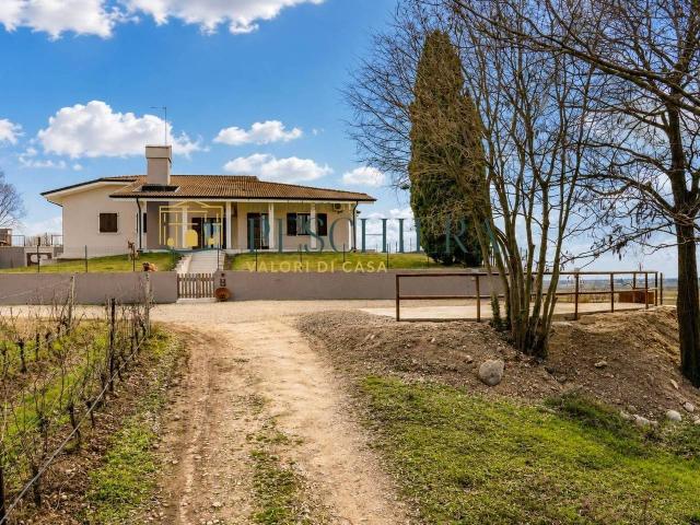 Agriturismo in vendita a Valeggio Sul Mincio