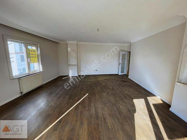 Agt'den Mehmetçik Caddesi Üzeri 3+1 126m2 2.kat Asansörlü