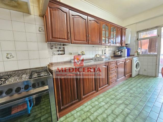 Agualva Av. Bons Amigos T2 83m²