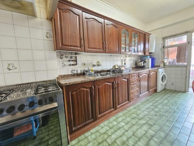 Agualva Av. Bons Amigos T2 83m²