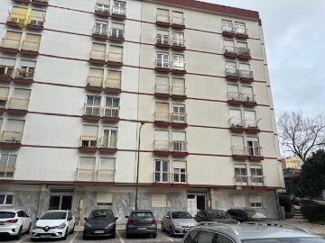 AGUALVA CACÉM, 4 assoalhadas junto á escola António Sérgio