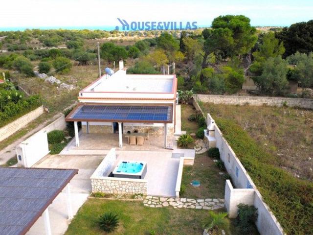 Ad Avola Antica, in un contesto tranquillo e riservato, Hous. 105m² Avola