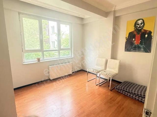 Adım Gayrimenkul/bahçelievler Mh Balkonlu Mutfak Ayrı 60m2 1+1